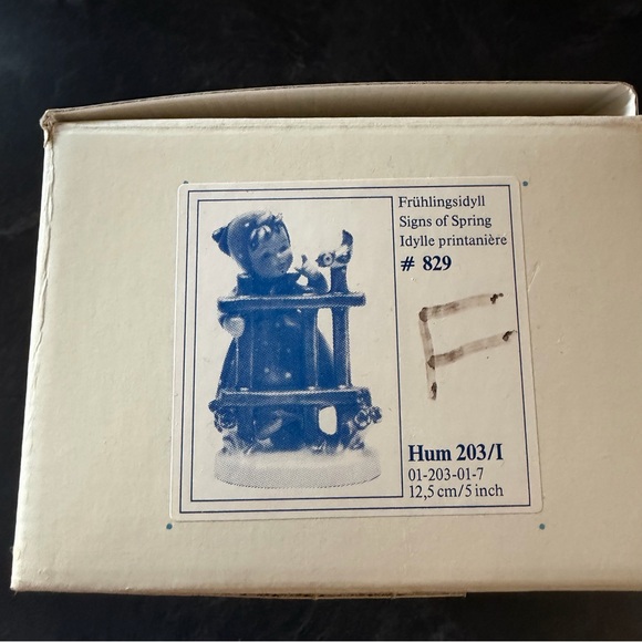 VINTAGE HUMMEL SIGNS OF SPRING #829 FIGURINE 5 inch box included - Picture 3 of 16